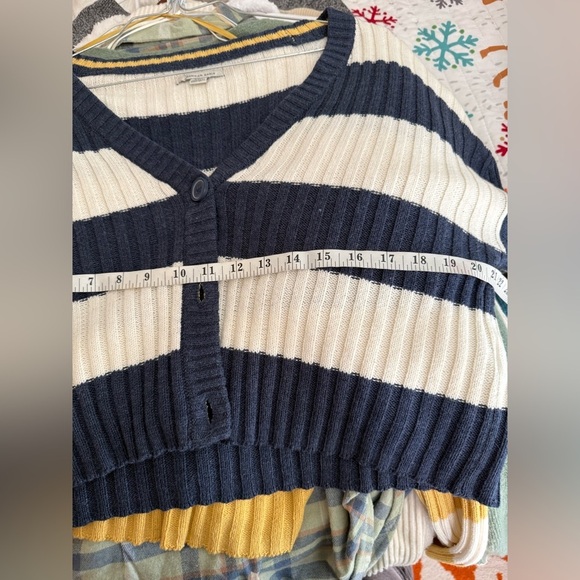 American Eagle striped blue and white sweater - Picture 5 of 7